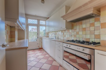 sha256:053c5359866356dff61775f73347fe68f42456bc5fb48a14841b2862524bb95b