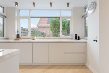 sha256:0549d7687b36a98bf1634e81275be77221e6fe7c6dee34307687e24e460e177f