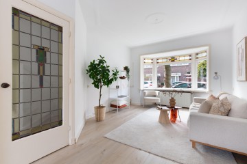 sha256:215081eafc508ea1c0bf72ef08d8f98bee36ce5d81986f37b6273ce52e1253fa