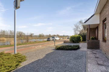 sha256:460c76ff211d1e4e2c4dc08d46cde925eed91ad696f924d991c604e6166975bf