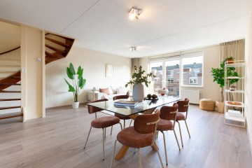 sha256:50a99884cbf575e76cc031b8cd666ead4efaef52f8390e605e51e9e660ddf62f