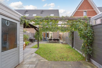 sha256:52dc0ccf9a3706e0b2766075f7b6db2d12810f4f2bc24537d7a94764d6a18694