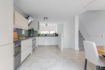 sha256:79ffe06be2f4f036f3074d525256fa5d7b6aea522f0be732cd02b9bd637e0259