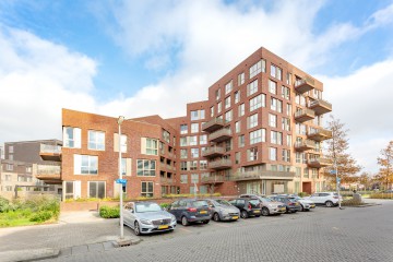 sha256:8bb90e32a276bc07beff37698bf73caeb0c35970f1b602dc7fe82f9b6bbe6c0f