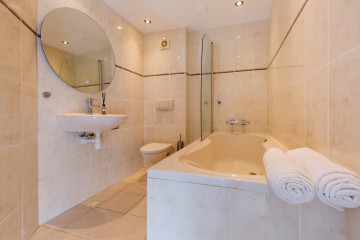 sha256:b0866ca7bbe4615ca4ce15f8d9235d1820fd548cf5463faa3b9dc012fdc61da1