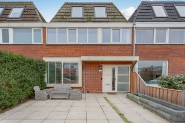 sha256:baeeef92d63caf3874eadf5911e3bafec8132313caf49be1a5108f7863d1cf70