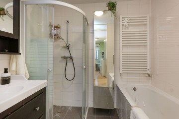 sha256:bc74c12249fdbb2e91a9300d4bad64b89491ca11c4d15d884ed5e0016f593815