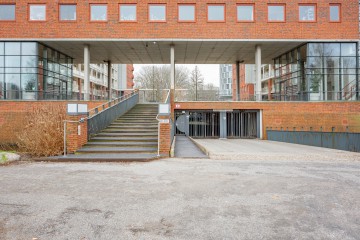 sha256:c14895f737a2a92896f7c4841f6245e42436b7702bb188fef046403a3aca28c4