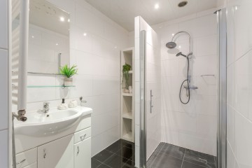 sha256:c9146d1bb34baffc42f4b74ee87fc5dbdb82572da93244d436645eb94c559261