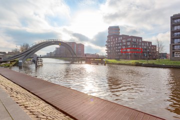 sha256:daf730426f764bea447ba036f20241644f256eecb2896b4180e7d53812a6438e