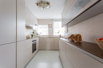 sha256:e1b26d5d5993537432f10462cc0ca64345bf42d00bfa9159e1b375c16e8ad46e